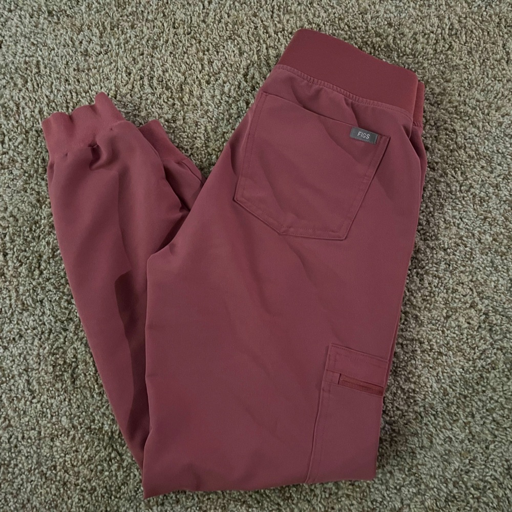 Gently used Figs jogger scrub bottoms in mauve